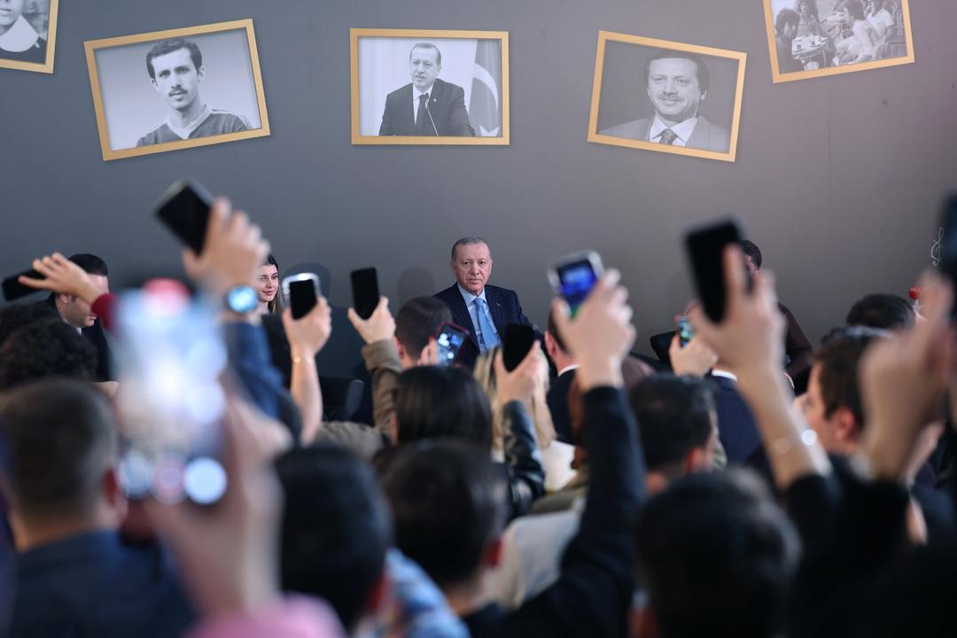Cumhurbaşkanı Erdoğan a Kazanan ceket soruldu, Ahmet Kaya şarkısı söyledi 3