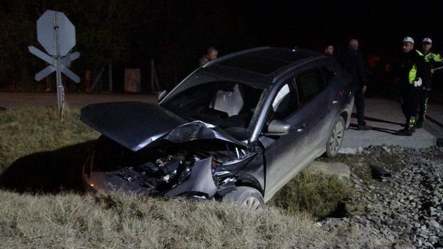 Malatya'da yük treni hemzemin geçitte otomobile çarptı: 5 yaralı