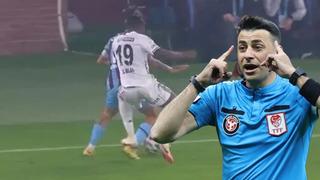 Trabzon'da derbide erken şok! VAR uyardı, kırmızı kart çıktı! Sosyal medya yıkılıyor