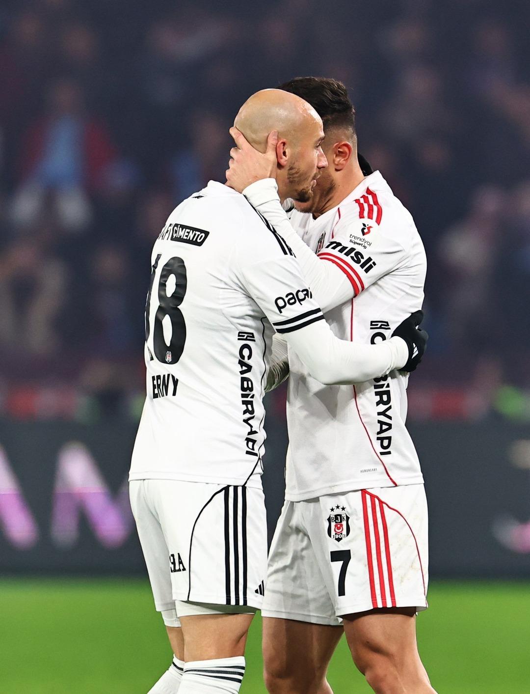 Ne maç ama! Trabzonspor-Beşiktaş maçı tarihe geçiyor! Goller, kırmızı kart 4