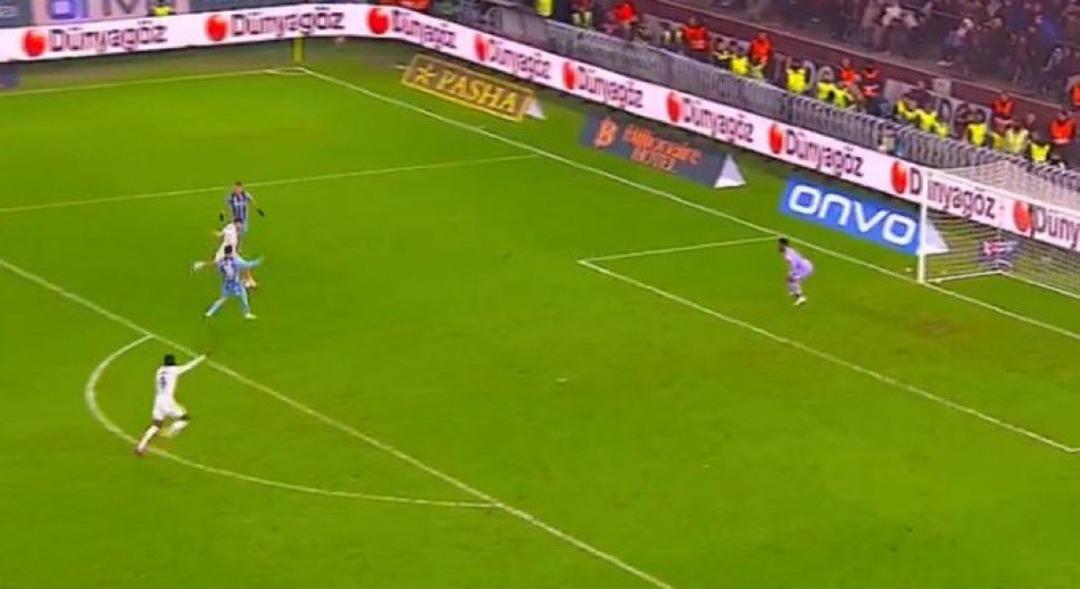 Erman Toroğlu tarihi derbide o isme yüklendi! Uçak falan gönderiyorsunuz, tarifeli binsin gelsin 1