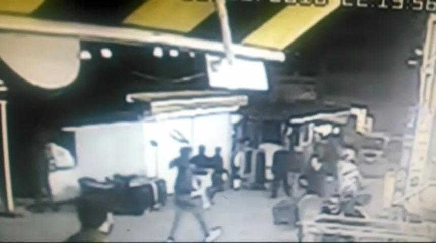 Parktaki cinayet: 2 kişi yakalandı,  kavga &ccedil;ekirdek &ccedil;itleme tartışmasından &ccedil;ıkmış