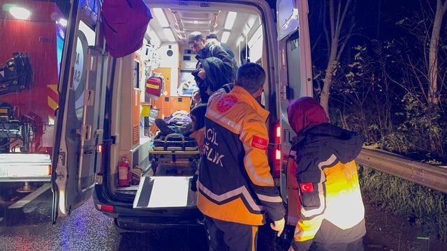 Sakarya da zincirleme trafik kazasında 12 kişi yaralandı 2