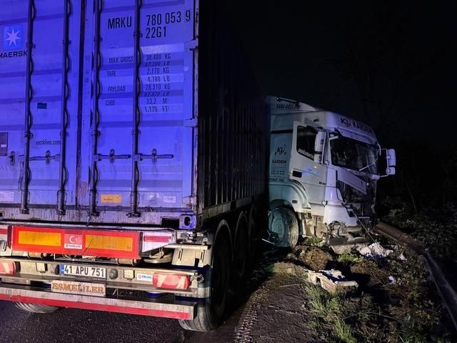 Sakarya da zincirleme trafik kazasında 12 kişi yaralandı 1