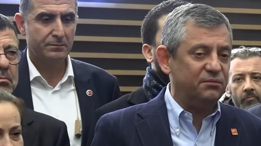 G&ouml;zleri doldu, konuşurken sesi titredi! &Ouml;zg&uuml;r &Ouml;zel b&ouml;yle seslendi: "Artık bir şey olacaksa bana olsun"