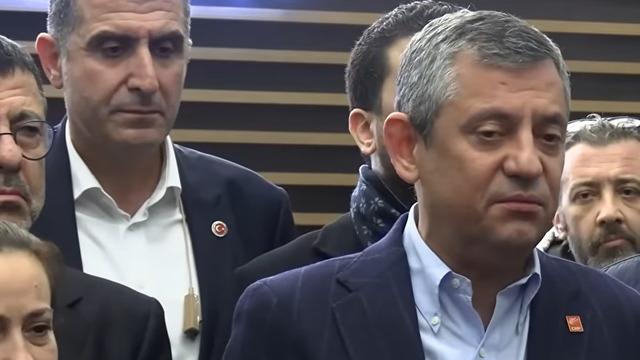 Gözleri doldu, konuşurken sesi titredi! Özgür Özel böyle seslendi: Artık bir şey olacaksa bana olsun