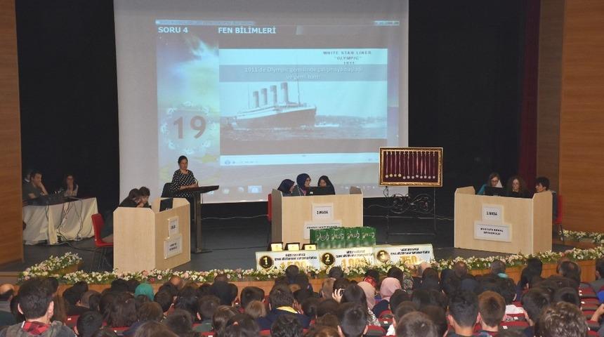 Bilgi yarışmasında yarı final heyecanı başlıyor