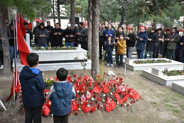 Öğrencilerden şehitlik ziyareti