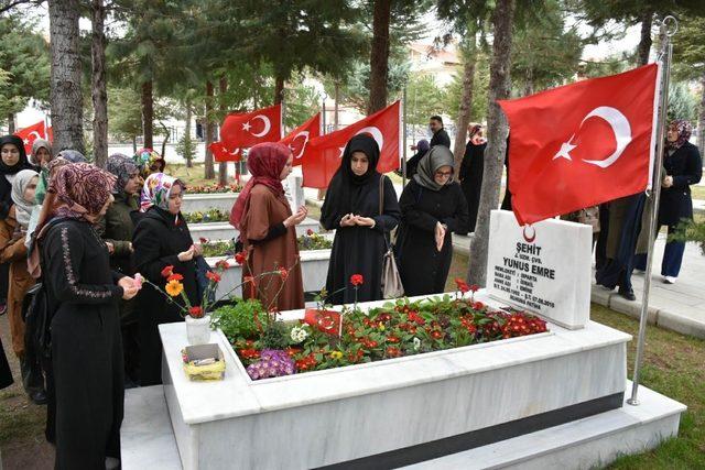 Öğrencilerden şehitlik ziyareti