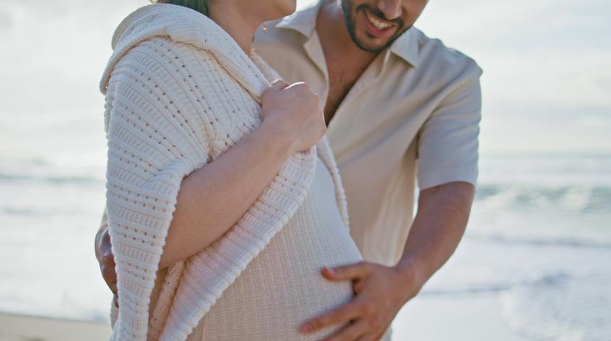 Doğum izin s&uuml;resi uzatıldı mı? Bakan G&ouml;ktaş'tan a&ccedil;ıklama: '6 aya &ccedil;ıkarılıyor'