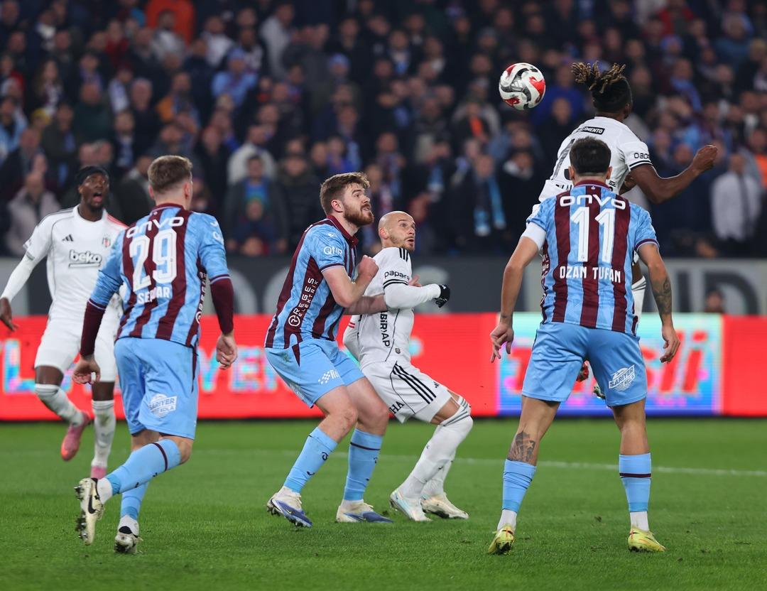 Nihat Kahveci canlı yayında &ccedil;ıldırdı: Beşiktaş tarihinin en k&ouml;t&uuml; transferi! 1