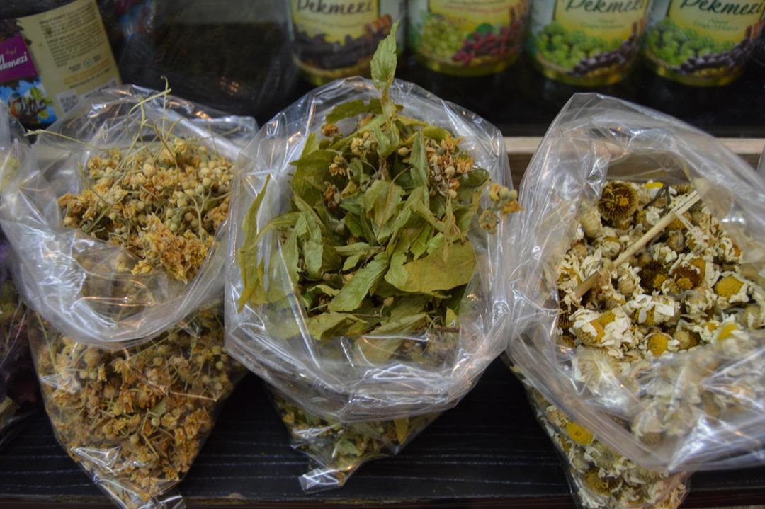 Havalar soğudu kış çayı mesaisi başladı: Kilosu 4000 TL! 2 özel altın çaylı tarifi paylaştı 1