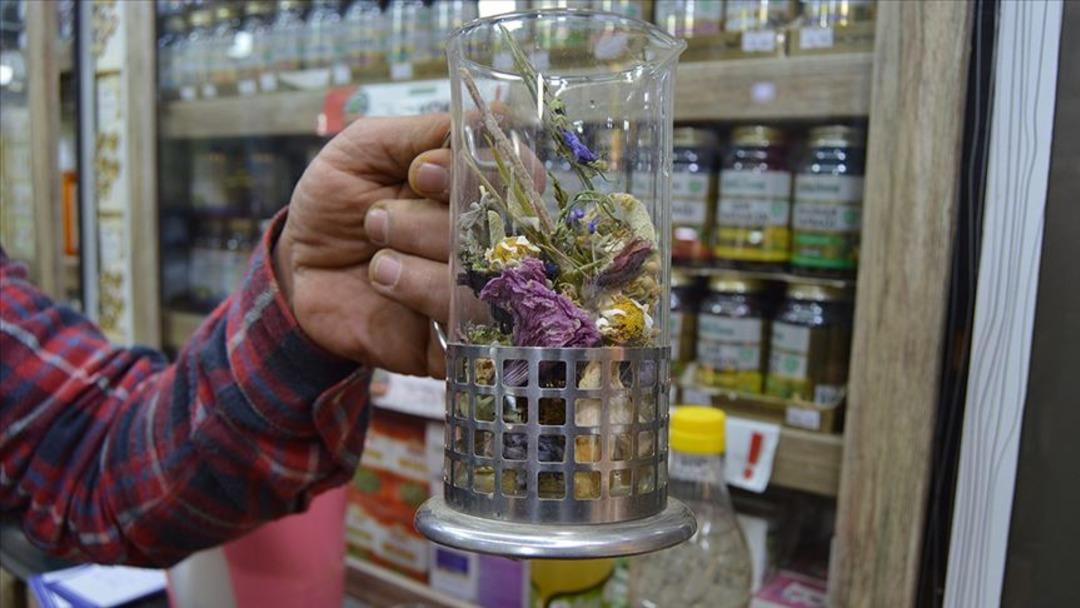 Havalar soğudu kış çayı mesaisi başladı: Kilosu 4000 TL! 2 özel altın çaylı tarifi paylaştı 2