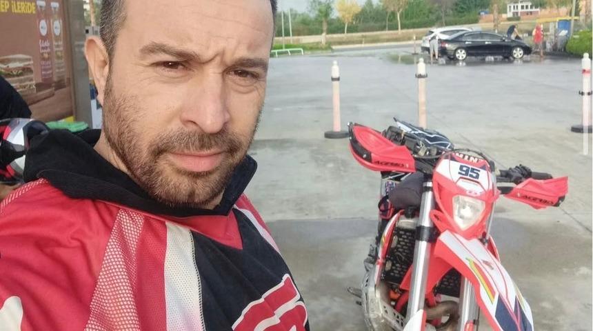 Şampiyon motosiklet&ccedil;i &Ouml;zg&uuml;r &Ccedil;apacı, trafik kazasında hayatını kaybetti