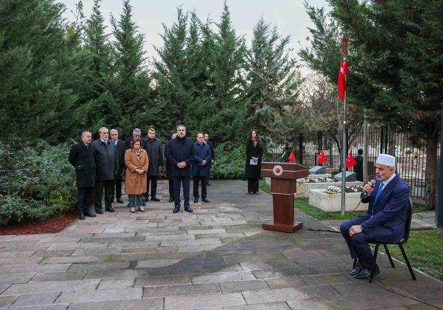 Bakan Fidan, 16.Büyükelçiler Konferansı öncesi Dışişleri Şehitliği’ni ziyaret etti 5