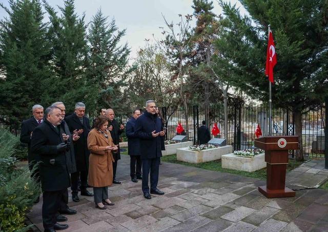 Bakan Fidan, 16.Büyükelçiler Konferansı öncesi Dışişleri Şehitliği’ni ziyaret etti 4