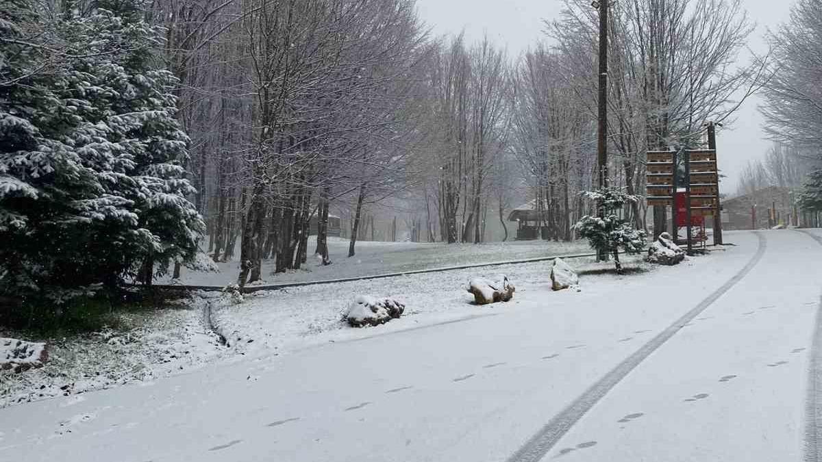 Kartepe’ye lapa lapa kar yağıyor