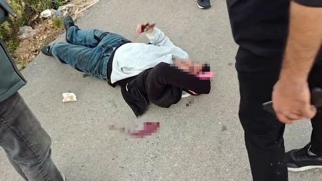 Husumetlileriyle karşılaşan genç bıçaklanarak yaralandı