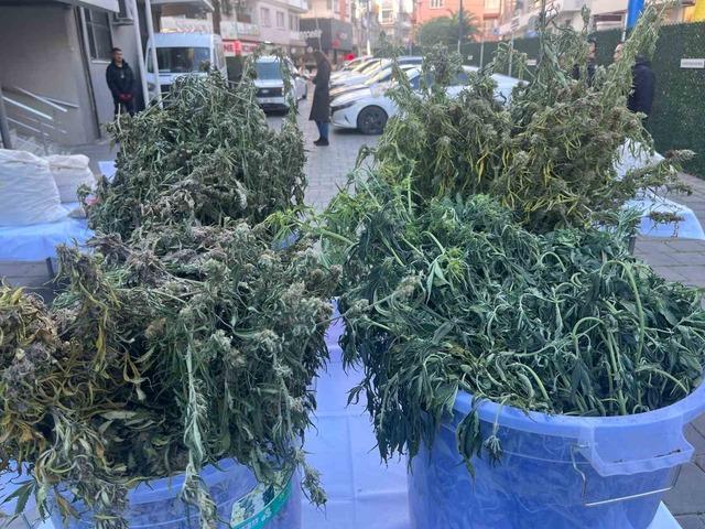 İzmir&rsquo;de tek operasyonda 3 milyon uyuşturucu hap ele ge&ccedil;ti: 46 tutuklama 6