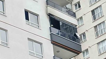 Ankara’da ev yangınında mahsur kalan anne ile oğlu kurtarıldı