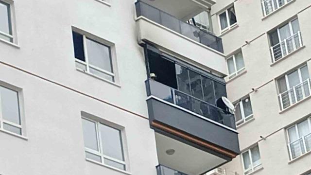 Ankara’da ev yangınında mahsur kalan anne ile oğlu kurtarıldı