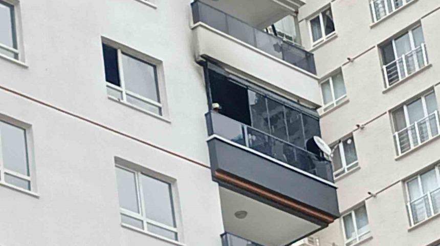 Ankara&rsquo;da ev yangınında mahsur kalan anne ile oğlu kurtarıldı
