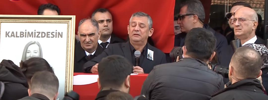 Manisa da b&uuml;y&uuml;k h&uuml;z&uuml;n! G&uuml;lşah Durbay a en acı veda: &Ouml;zg&uuml;r &Ouml;zel g&ouml;zyaşlarına boğuldu 5