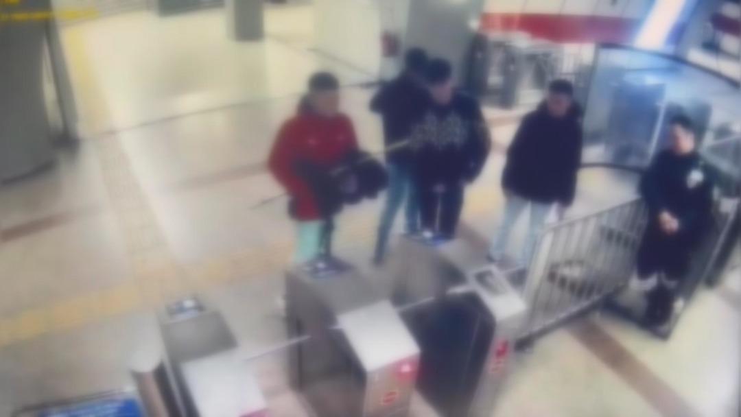 Çaldıkları telefona alüminyum oyunu ! Polisi bile şaşırtan düzenek 8