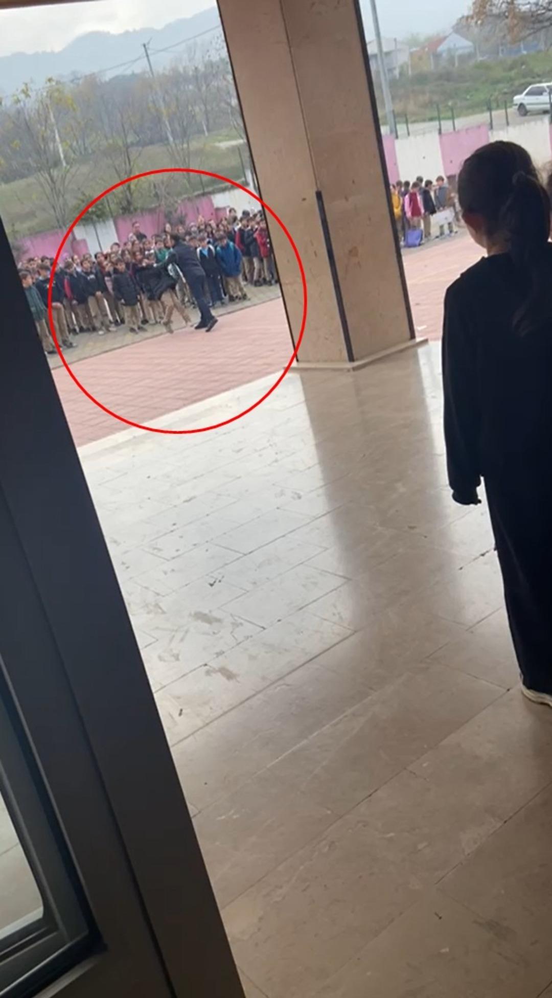 Ortaokulda m&uuml;d&uuml;r dehşeti: &Ouml;ğrenciyi yakasından tutup yere attı!  Seni buraya g&ouml;merim  6