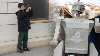 Hurda malzemelerden yaptı, gören telefonuna sarıldı! Maliyeti 20 bin lira