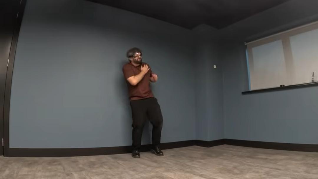 İnsansı robot YouTuber’a ateş etti! Eğlenceli başlayan anlar kısa sürede kabusa dönüştü 3