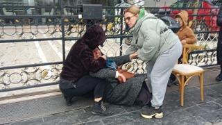 Kuyumcu mağdurlarının eyleminde yaşlı kadın fenalaştı