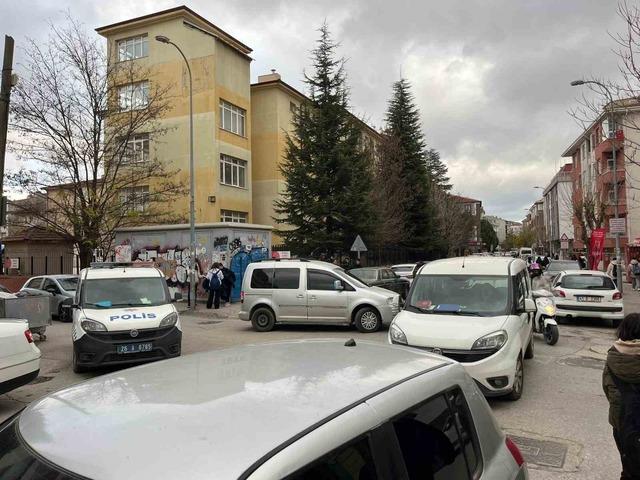 Eskişehir’de 12 yaşındaki çocuk okul çıkışında bıçaklandı 3