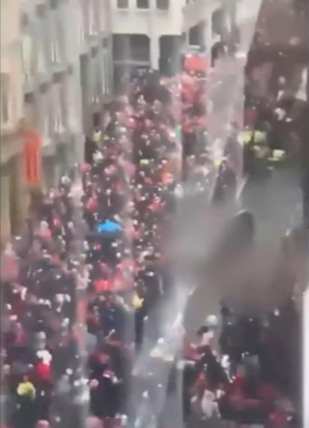 Binlerce insanın içine arabayla dalıp 100 den fazla insanı ezdi: Aralarında bebek ve çocuklar da var! 3