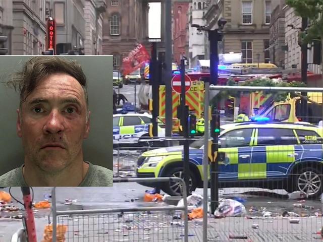 Binlerce insanın i&ccedil;ine arabayla dalıp 100'den fazla insanı ezdi: Aralarında bebek ve &ccedil;ocuklar da var!