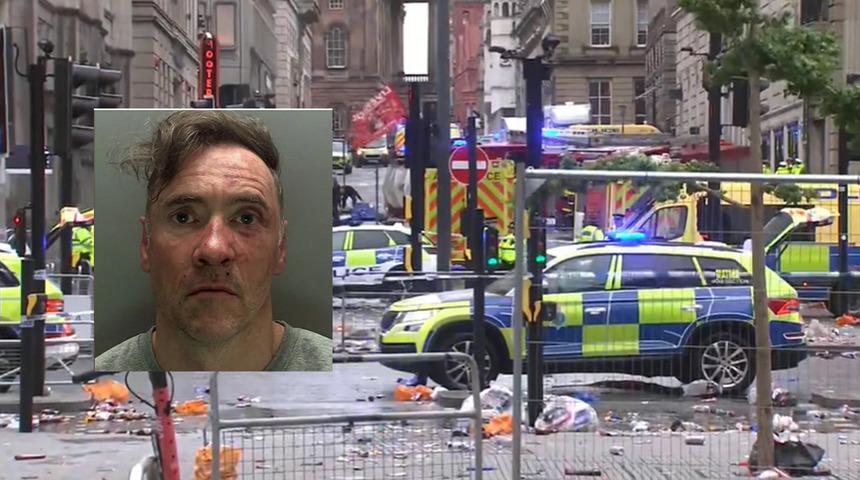 Binlerce insanın içine arabayla dalıp 100'den fazla insanı ezdi: Aralarında bebek ve çocuklar da var!