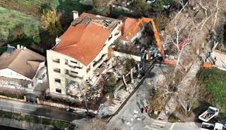 Sındırgı'da depremin izleri siliniyor