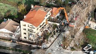 Sındırgı'da depremin izleri siliniyor