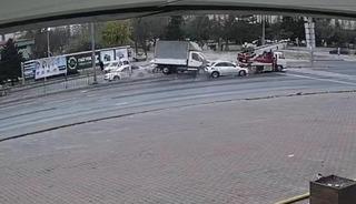 Ortalığın savaş alanına d&ouml;nd&uuml;ğ&uuml; kaza kamerada