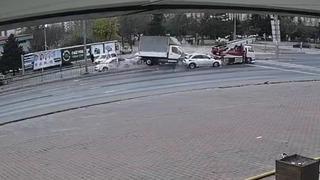 Ortalığın savaş alanına döndüğü kaza kamerada