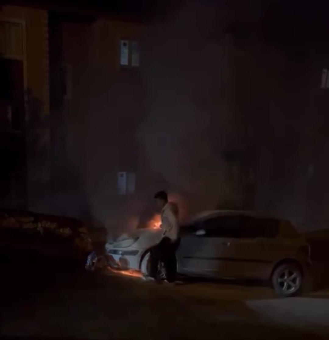 Karabük te yürekler ağza geldi: İstinat duvarına çarpan otomobil alev aldı 2