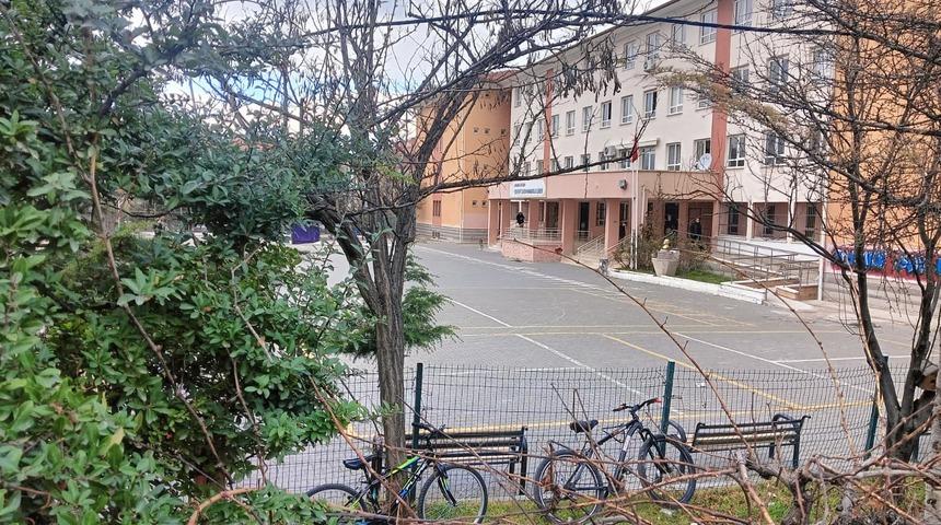 Lisede mide bulandıran olay! Tacizci &ouml;ğretmen tutuklandı