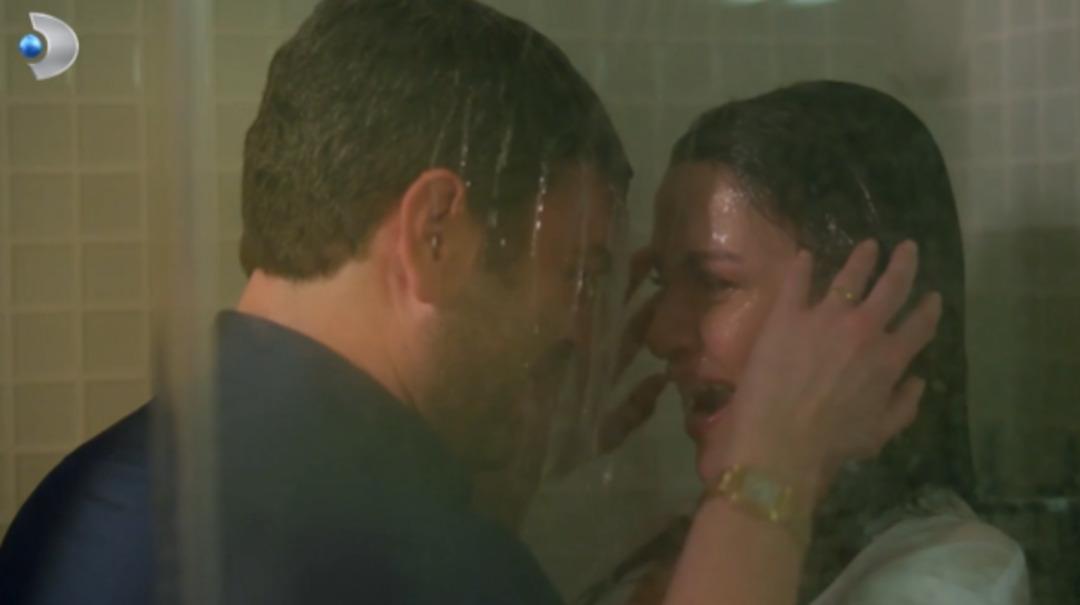 Uzak Şehir de beklenen oldu: Alya ve Cihan ın duşta ateşli sahneleri sosyal medyayı salladı 3