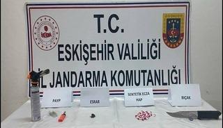 Eskişehir&rsquo;e uyuşturucu getirmek isteyen ş&uuml;pheliler jandarma tarafından yakalandı