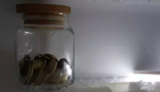 Hayat kurtaran y&ouml;ntem: Buzdolabına bozuk para koyun...