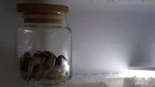 Sık sık elektrik mi kesiliyor? Buzdolabına bozuk para koyun