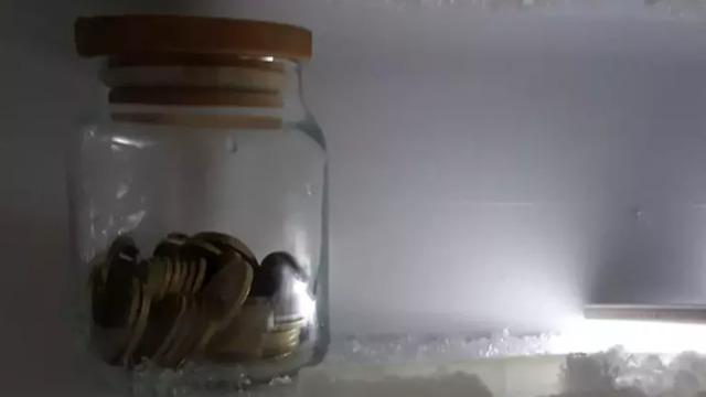 Sık sık elektrik mi kesiliyor? Buzdolabına bozuk para koyun
