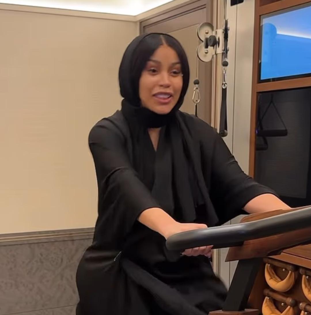 Cardi B, pardösü giyip başörtüsü taktı! O hali gündem oldu 2