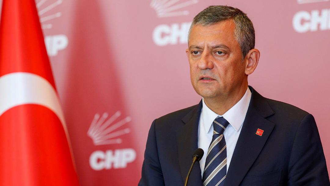 G&uuml;ndem olacak iddia: "&Ouml;zg&uuml;r &Ouml;zel in elinde &uuml;st d&uuml;zey bir yargı mensubuyla ilgili resmi belge mevcut" 1