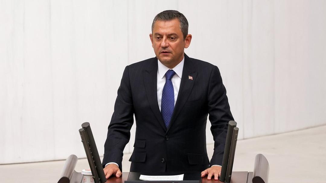 G&uuml;ndem olacak iddia: "&Ouml;zg&uuml;r &Ouml;zel in elinde &uuml;st d&uuml;zey bir yargı mensubuyla ilgili resmi belge mevcut" 2